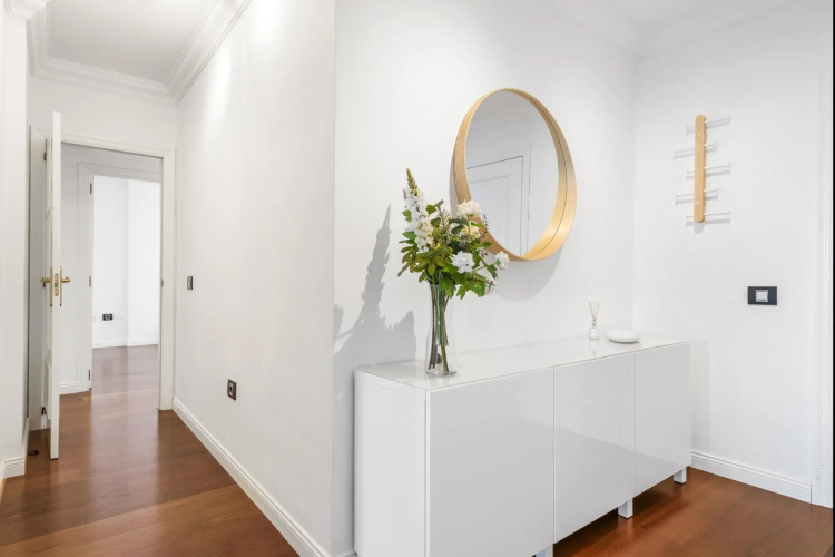 Spacious beach apartment with private parking