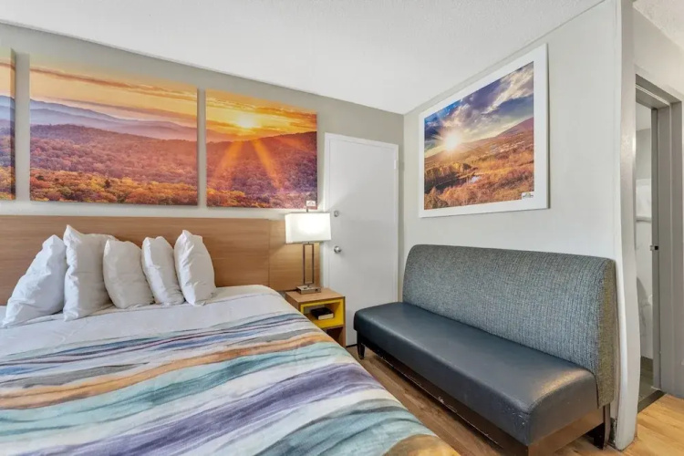 Days Inn Bristol Parkway