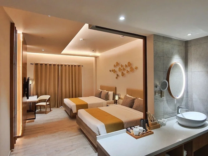 Premier Quadruple room with pool view