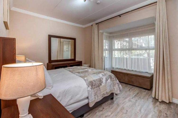 Upmarket Sandton apartment