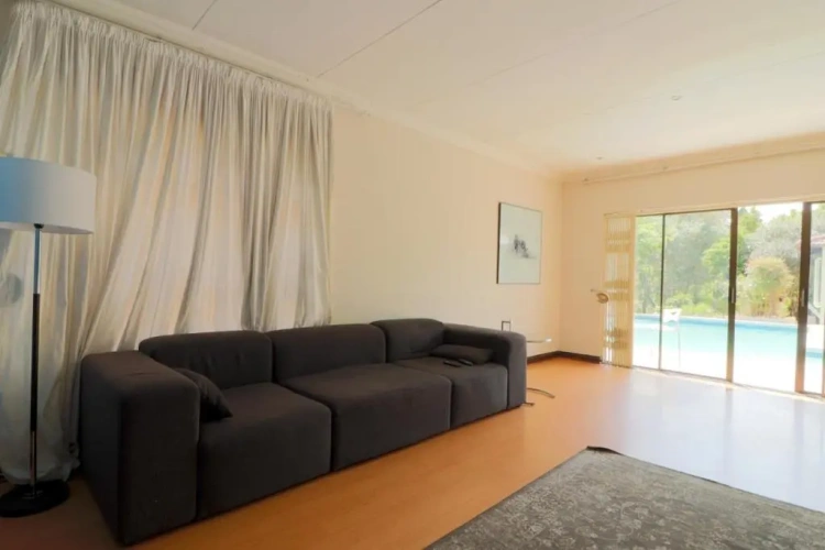 4 Bedrooms Cottage