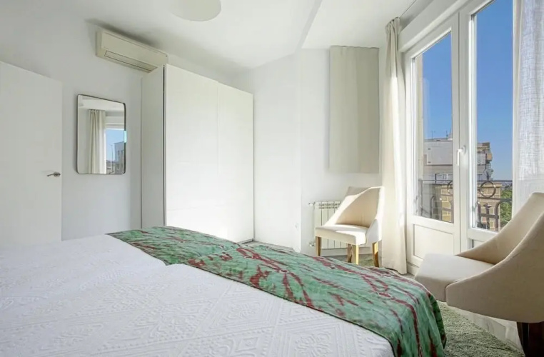 The Best Location, 8pax, 3BD & 2Bth, Reina Sofia II