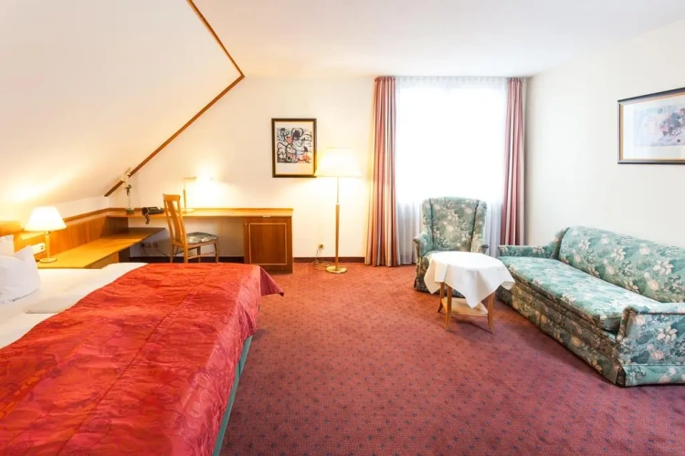 Standard Triple room