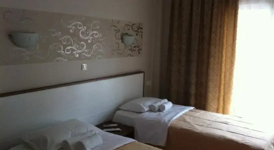 Phaethon Apartments & Studios