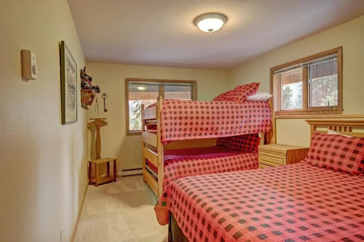 Black Bear 5 Br Home by RedAwning