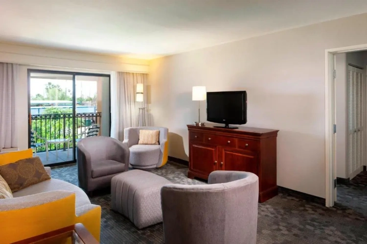 Executive Double Suite with courtyard view