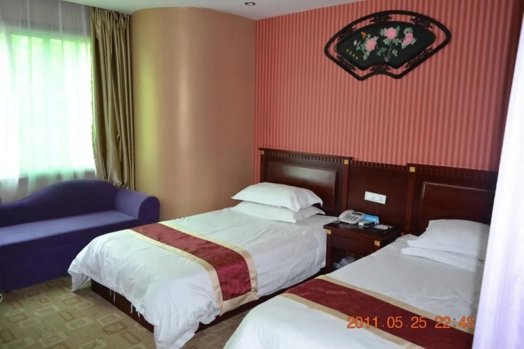 Hushang Hotel