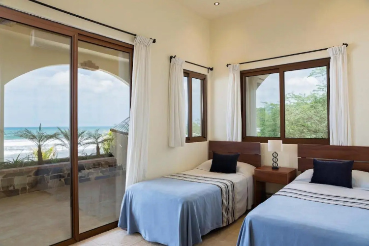 Fort Walker (Beachfront House+Studio)
