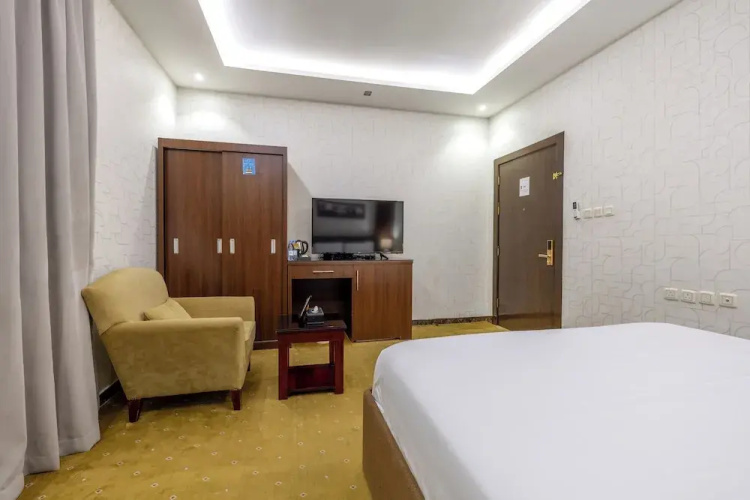 Golden Garden Hotel