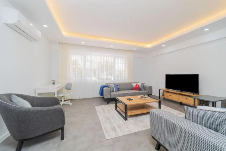 Central Located Big Spacious Flat in Muratpasa