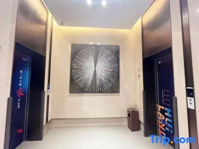 U⁺ Apartment