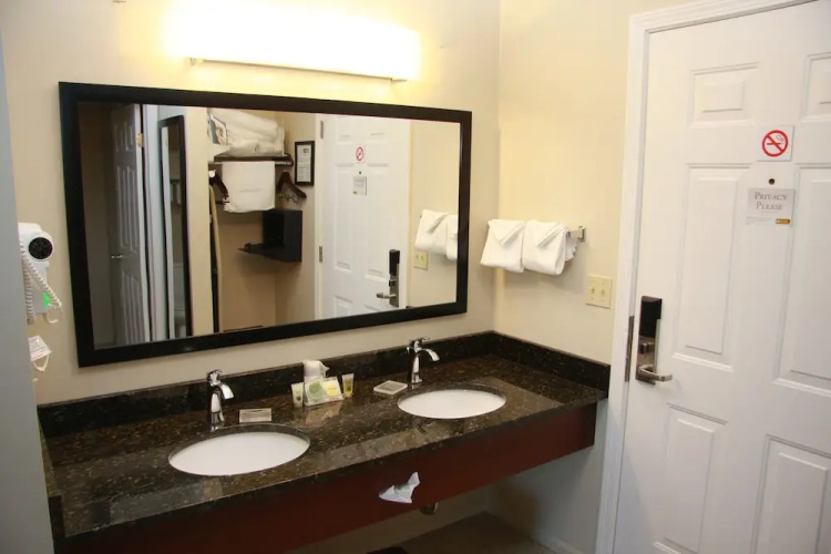 St. Ignace Budget Host Inn