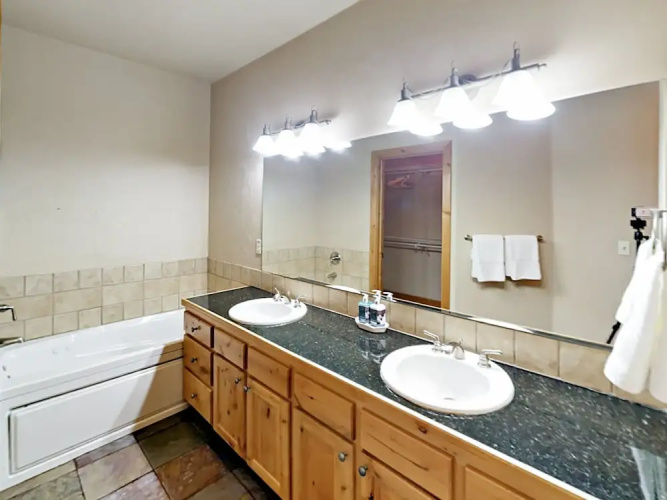 1746 Park City - 2 Br Condo