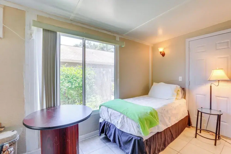 Private Yard & Patio: Studio in Pinellas Park