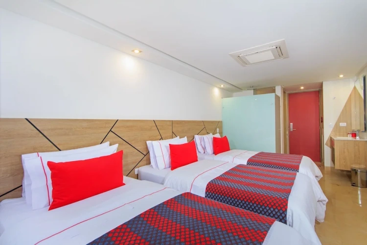Standard Triple room