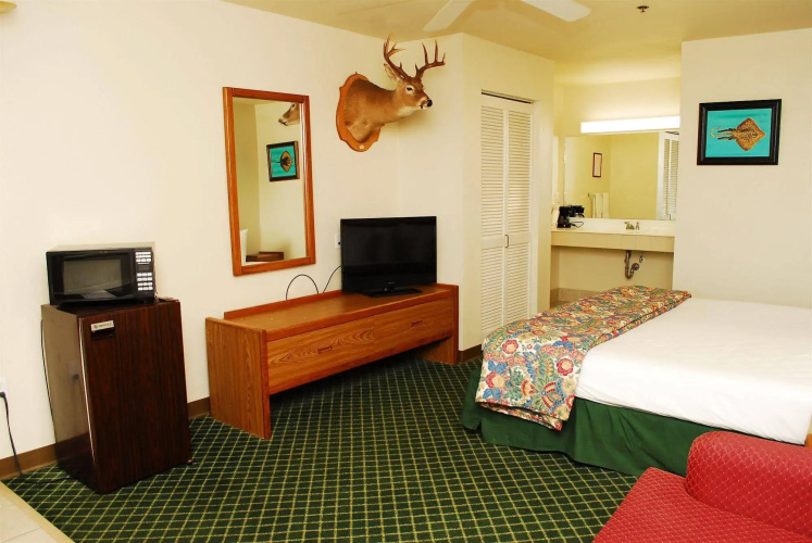 Bluff's Landing Lodge