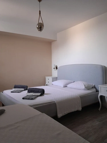 1 Bedroom Economy Triple Basement room
