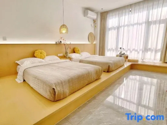 Standard Twin room with courtyard view