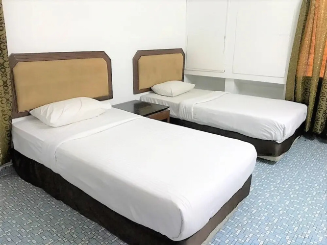 OYO 90465 Pelangi Baru Hotel