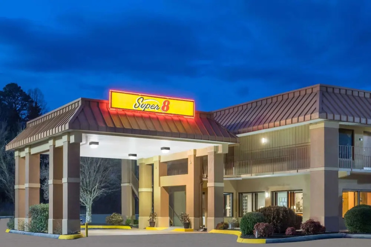 Super 8 Knoxville North/powell - Knoxville, TN