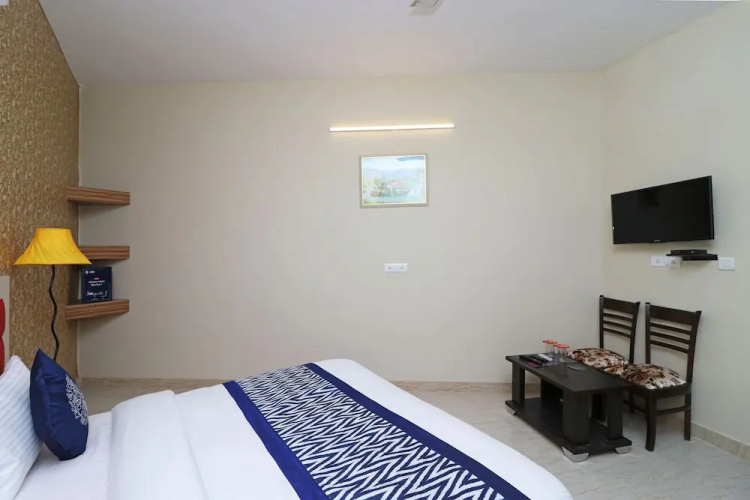 OYO Flagship 10223 Hotel Clouds 21