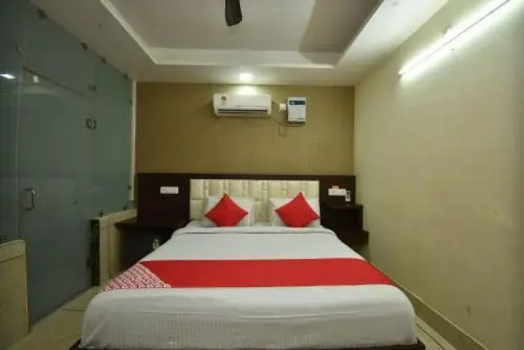Hotel Jhankar by OYO Rooms