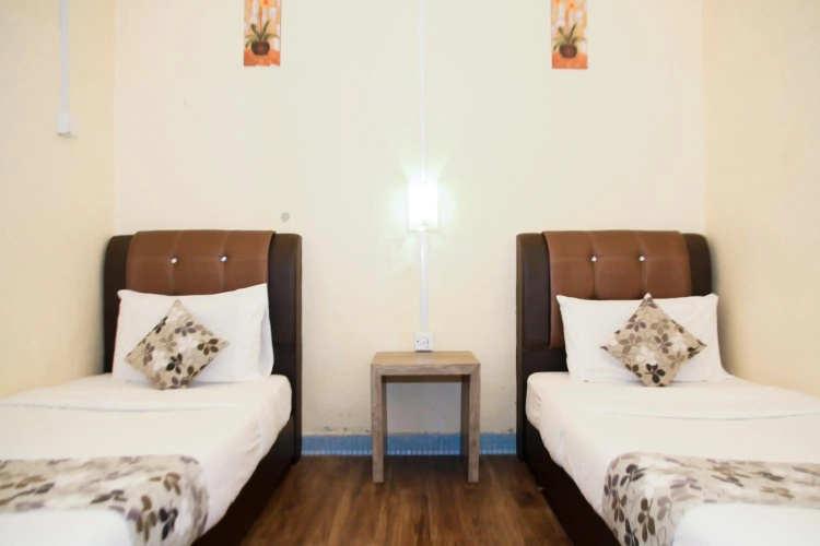 OYO 703 Myra Hotel