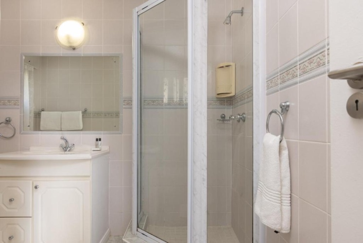 3 Bedrooms Apartment