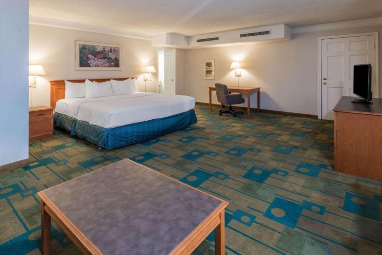 Deluxe Family Suite