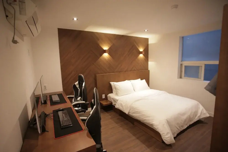 Hotel Seven Step