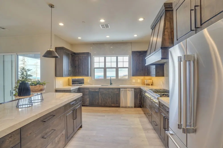 Spacious Utah Escape w/ Balcony & Mountain Views!