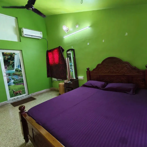 Square & Dormitory Stays