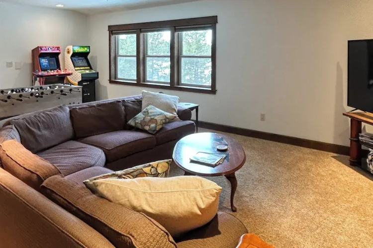 4BR Home on the Deschutes River 5 min to Sun River