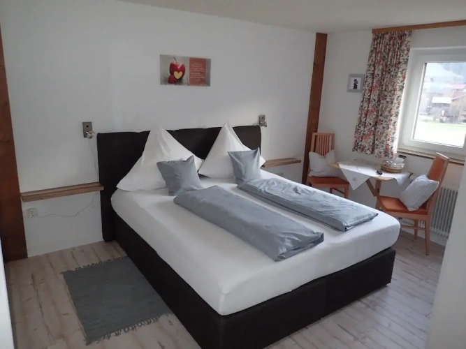 2 Bedrooms Standard Family room with balcony