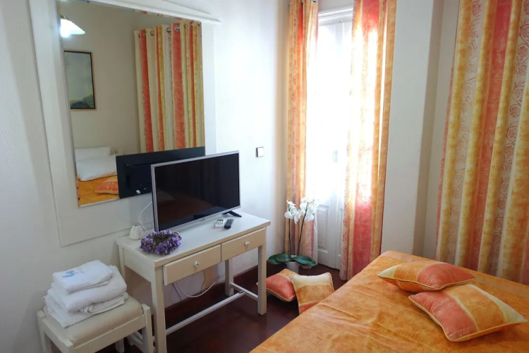 Le Coq Apartments