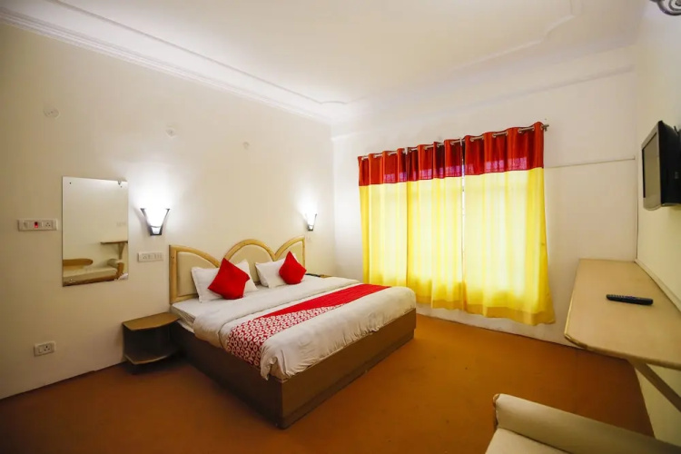 OYO 18636 Cordial Inn