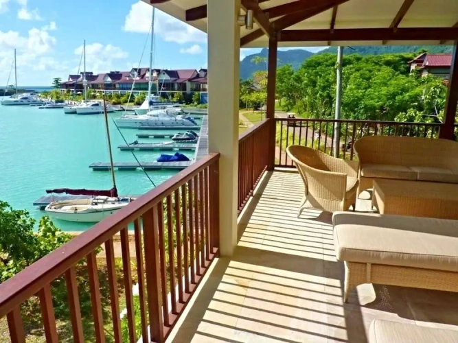 3 Bedrooms Luxury Apartment with balcony and beachfront