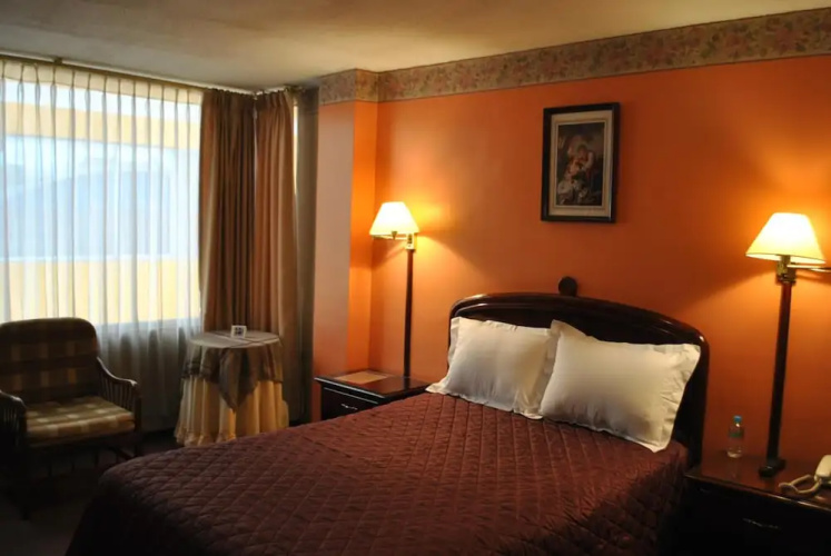 Hotel Makroz