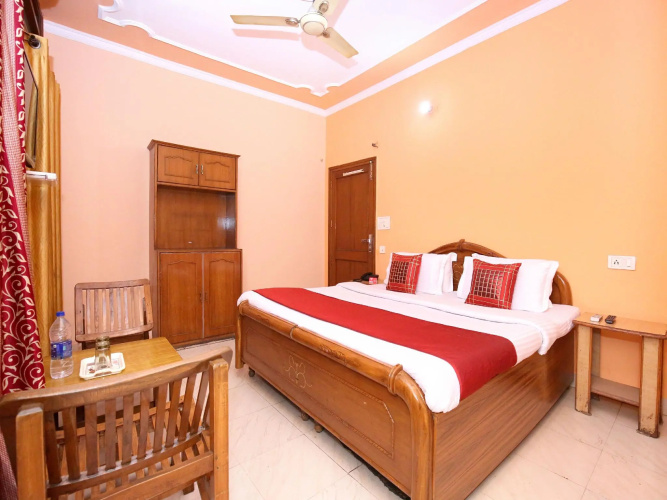 OYO 10539 Hotel Holiday Classic