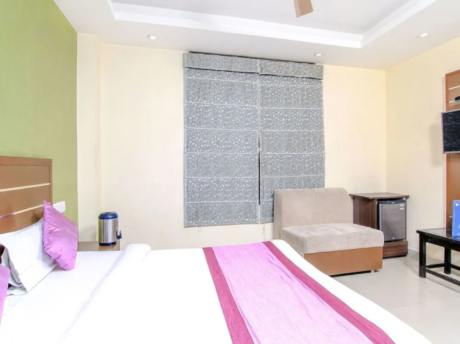 OYO 8657 Hotel Royal Castle