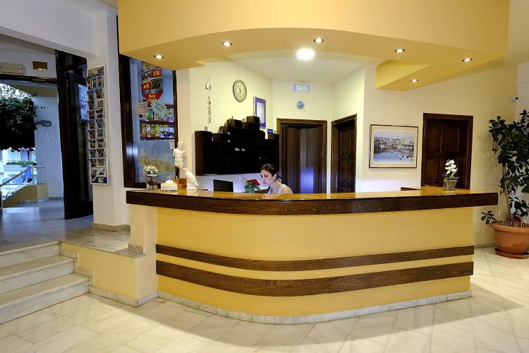 Apollon Hotel Apartments