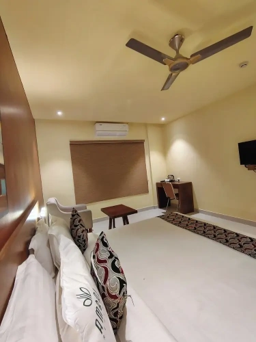 Deluxe Double room with city view