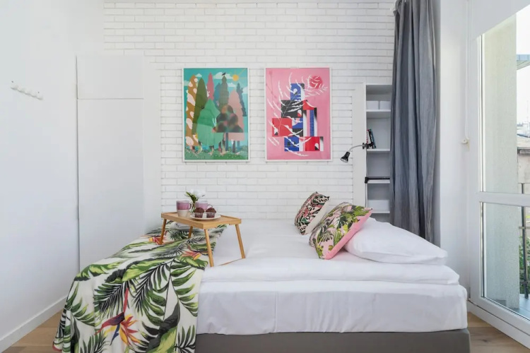 Cracow Solna Studio by Renters