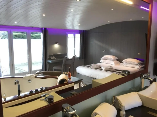 Deluxe Suite