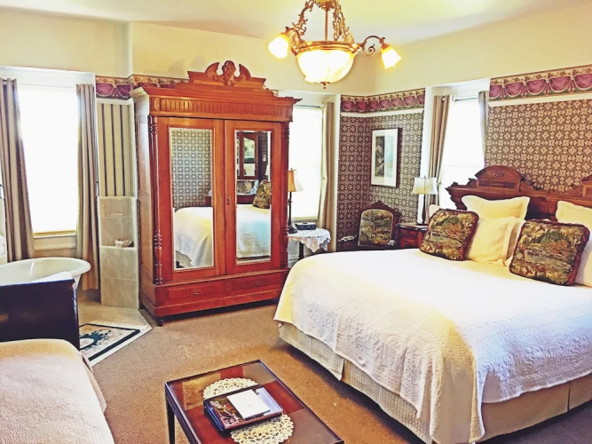 Churchill Manor B&B