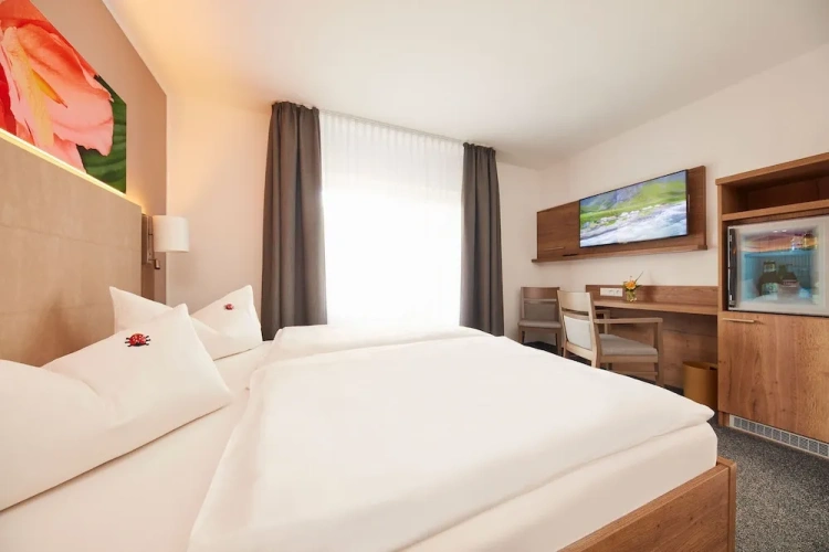 Deluxe Double room with balcony and with park view