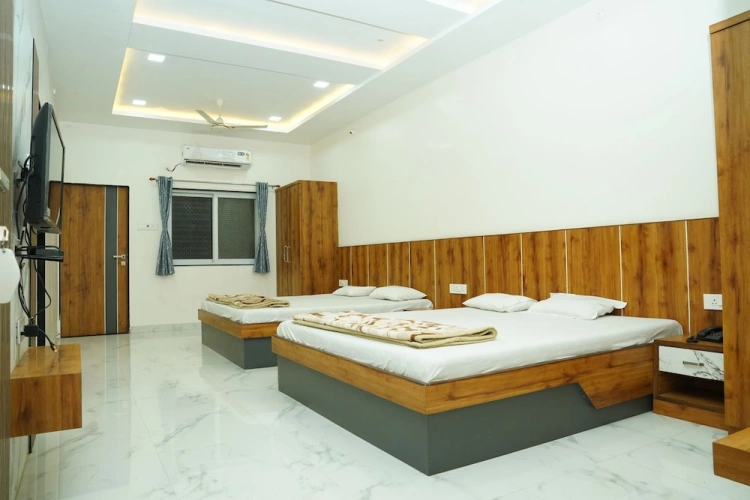 Deluxe Quadruple room with balcony