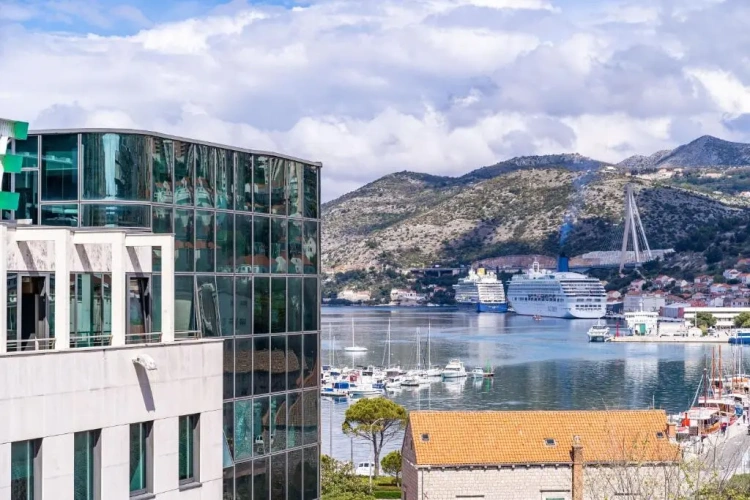 2 Bedrooms Apartment with balcony