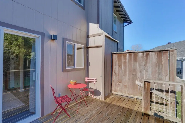 Airy Fortuna Apartment With Deck!