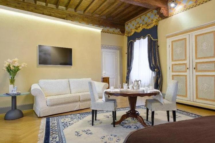 15 Santori Luxury Home